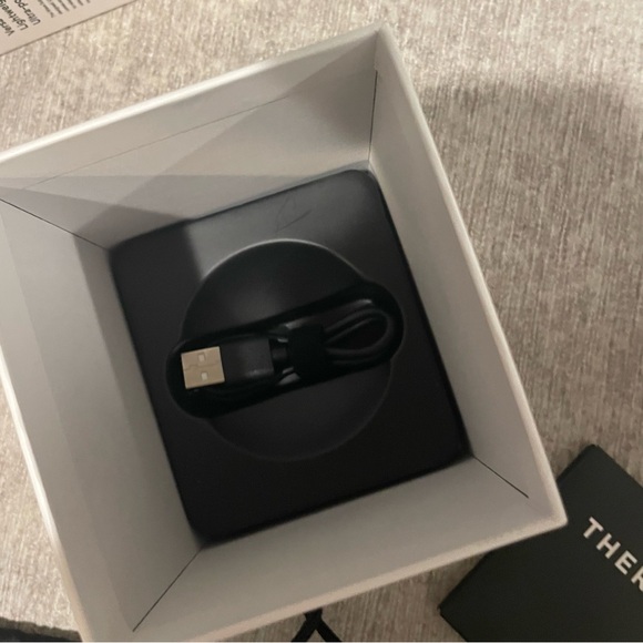 NWT Theragun Wave Solo - Picture 3 of 3